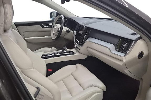 Volvo XC60 8 of 24