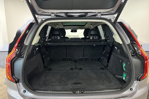 Volvo XC90 12 of 30