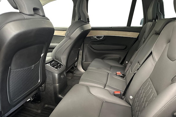 Volvo XC90 13 of 30