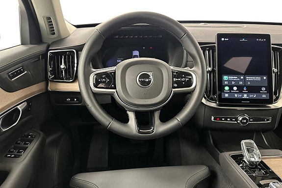 Volvo XC90 11 of 30