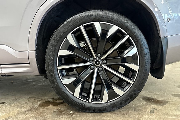 Volvo XC90 16 of 30