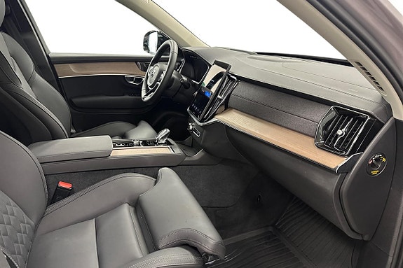 Volvo XC90 8 of 30