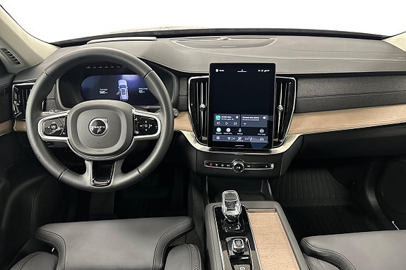 Volvo XC90 10 of 30