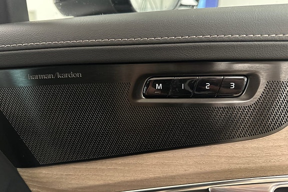 Volvo XC90 25 of 30