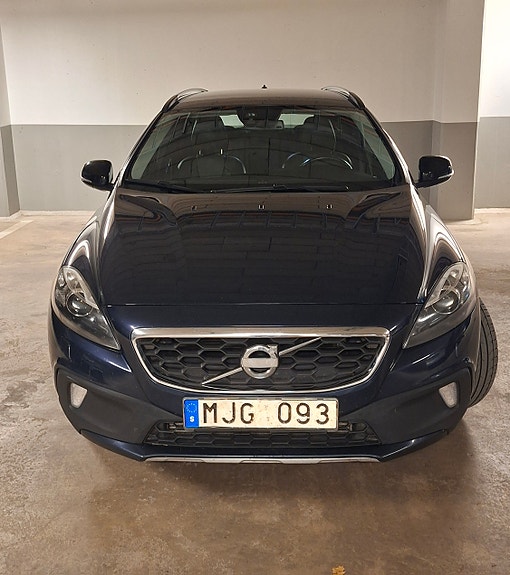 Volvo V40 Cross Country 2 of 6