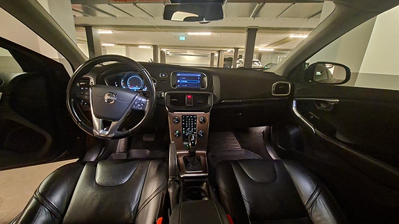 Volvo V40 Cross Country 4 of 6