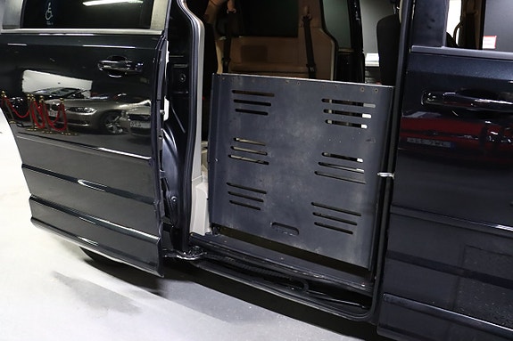 Dodge Grand Caravan 12 of 24