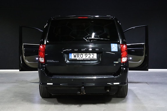 Dodge Grand Caravan 7 of 24