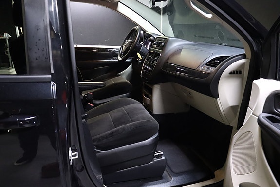 Dodge Grand Caravan 15 of 24