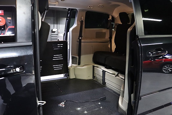 Dodge Grand Caravan 11 of 24