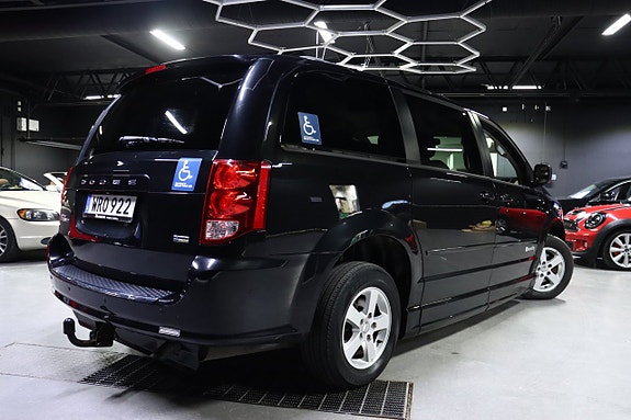 Dodge Grand Caravan 4 of 24
