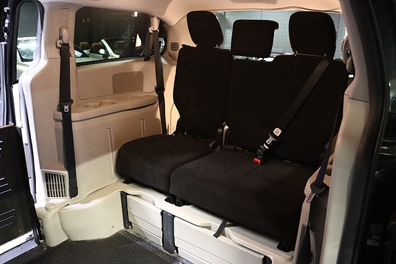 Dodge Grand Caravan 14 of 24
