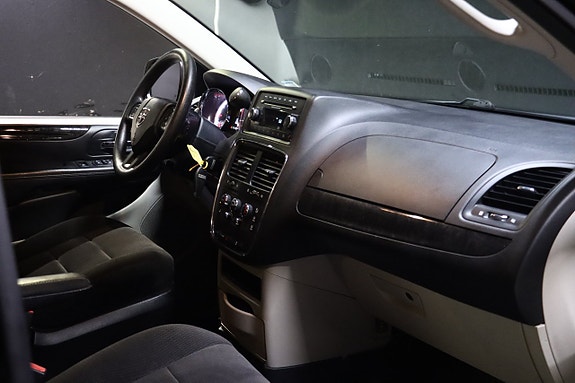 Dodge Grand Caravan 16 of 24