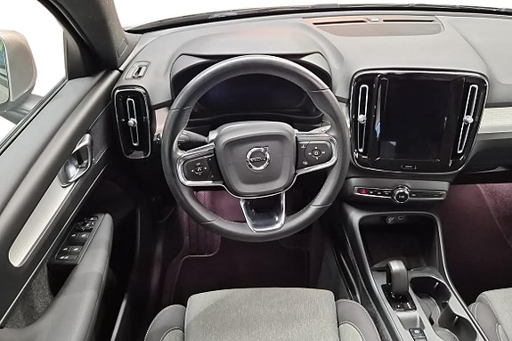 Volvo XC40 12 of 23