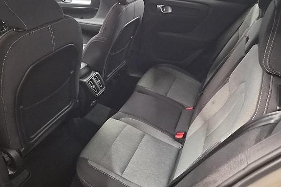 Volvo XC40 14 of 23