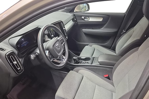 Volvo XC40 15 of 23
