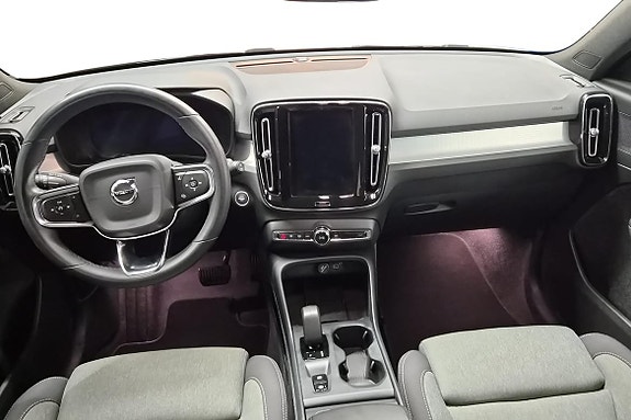 Volvo XC40 11 of 23