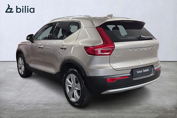 Volvo XC40 2 of 23