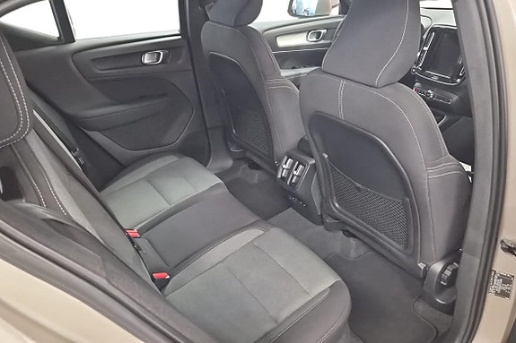 Volvo XC40 10 of 23