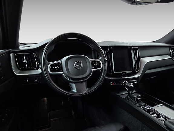 Volvo XC60 8 of 19