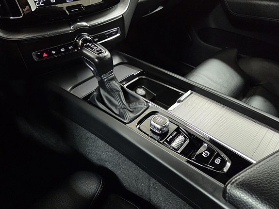 Volvo XC60 14 of 19