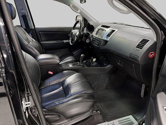 TOYOTA HILUX DOUBLE CAB 3.0 171 ch AUT D-4D 4WD - ATTELAGE - CAMÉRA DE RECUL - 177390 km