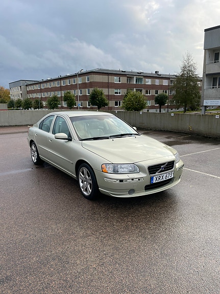 Volvo S60 2 of 11