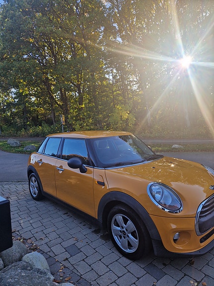 MINI One 2 of 5