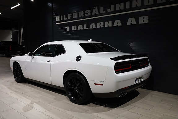 Dodge Challenger 4 of 18