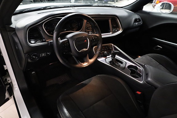 Dodge Challenger 11 of 18