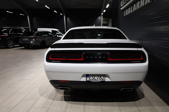 Dodge Challenger 5 of 18