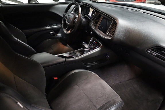 Dodge Challenger 12 of 18