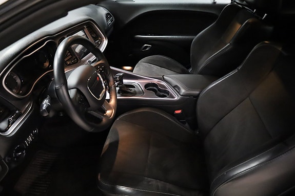 Dodge Challenger 10 of 18