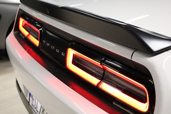 Dodge Challenger 9 of 18