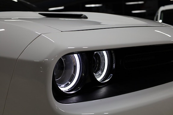 Dodge Challenger 8 of 18
