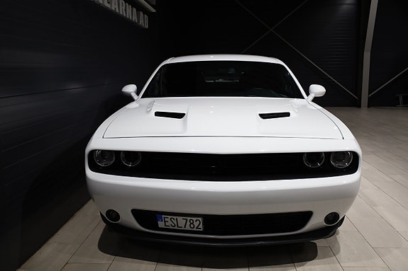 Dodge Challenger 2 of 18