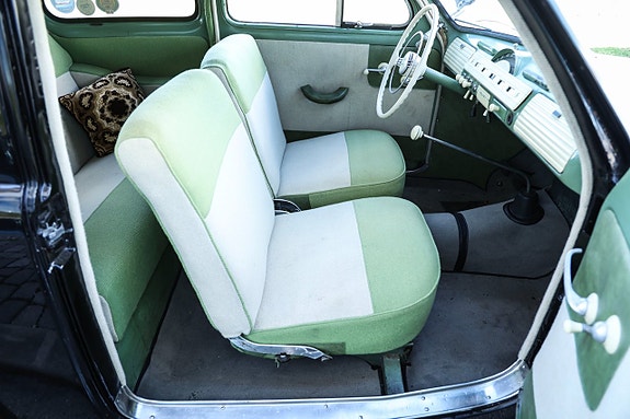 Volvo PV444 14 of 15