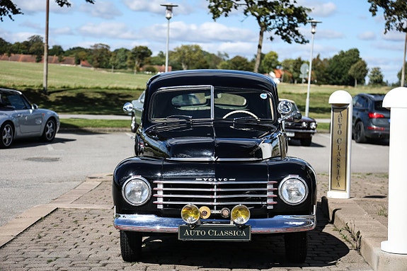 Volvo PV444 3 of 15