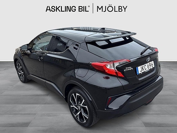 Toyota C-HR 12 of 18