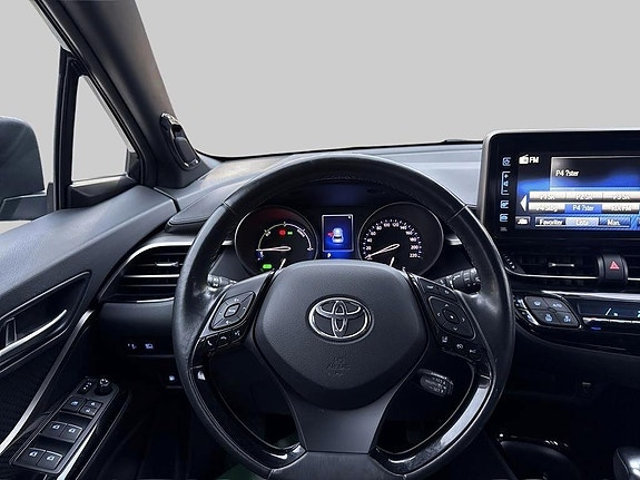 Toyota C-HR 10 of 18