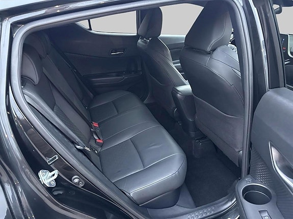 Toyota C-HR 8 of 18