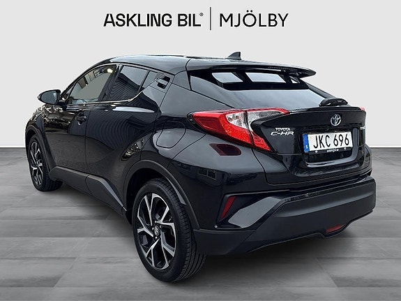 Toyota C-HR 3 of 18