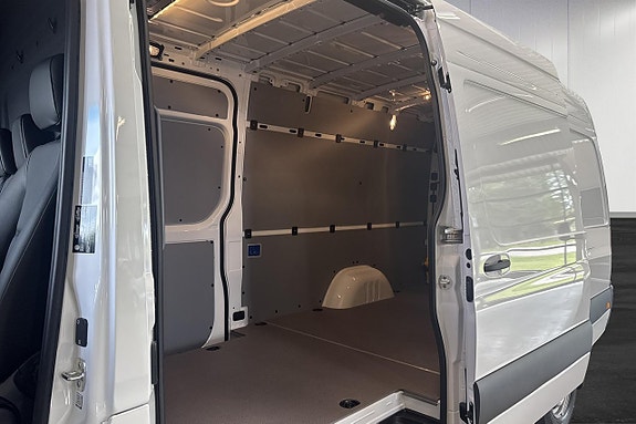 Mercedes-Benz eSprinter 420 11 of 16