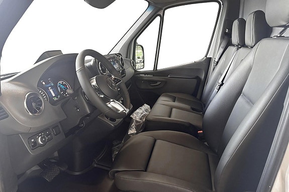 Mercedes-Benz eSprinter 420 10 of 16