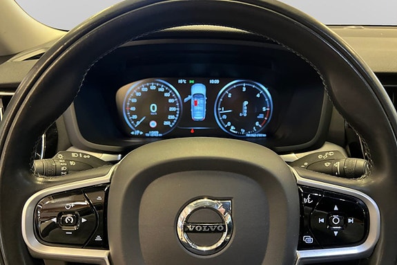 Volvo V60 Cross Country 7 of 9