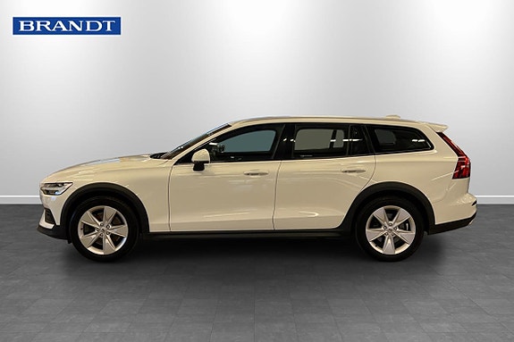 Volvo V60 Cross Country 3 of 9