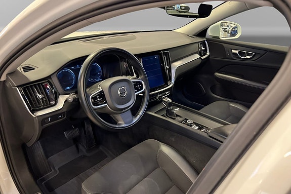 Volvo V60 Cross Country 5 of 9