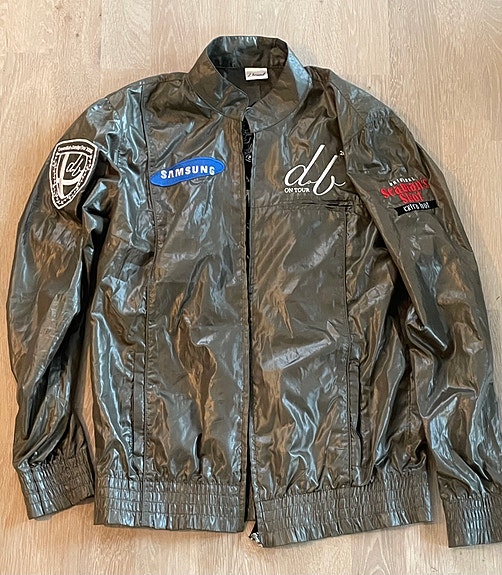 Product image 1 of 2