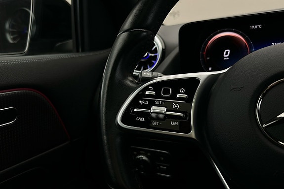 Mercedes-Benz GLA 250 e 26 of 28