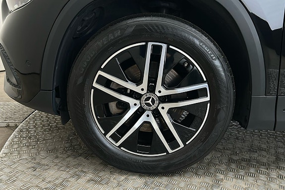 Mercedes-Benz GLA 250 e 12 of 28